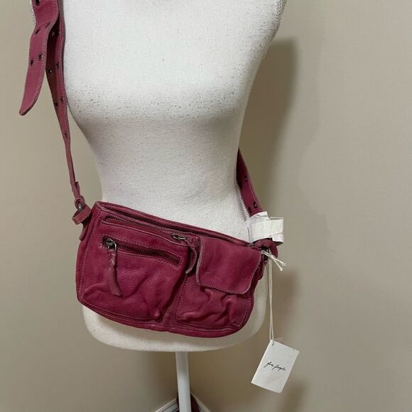 New Free People Leather Wade Leather Sling crossbody bag NWT
Magenta retai… - Picture 2 of 10